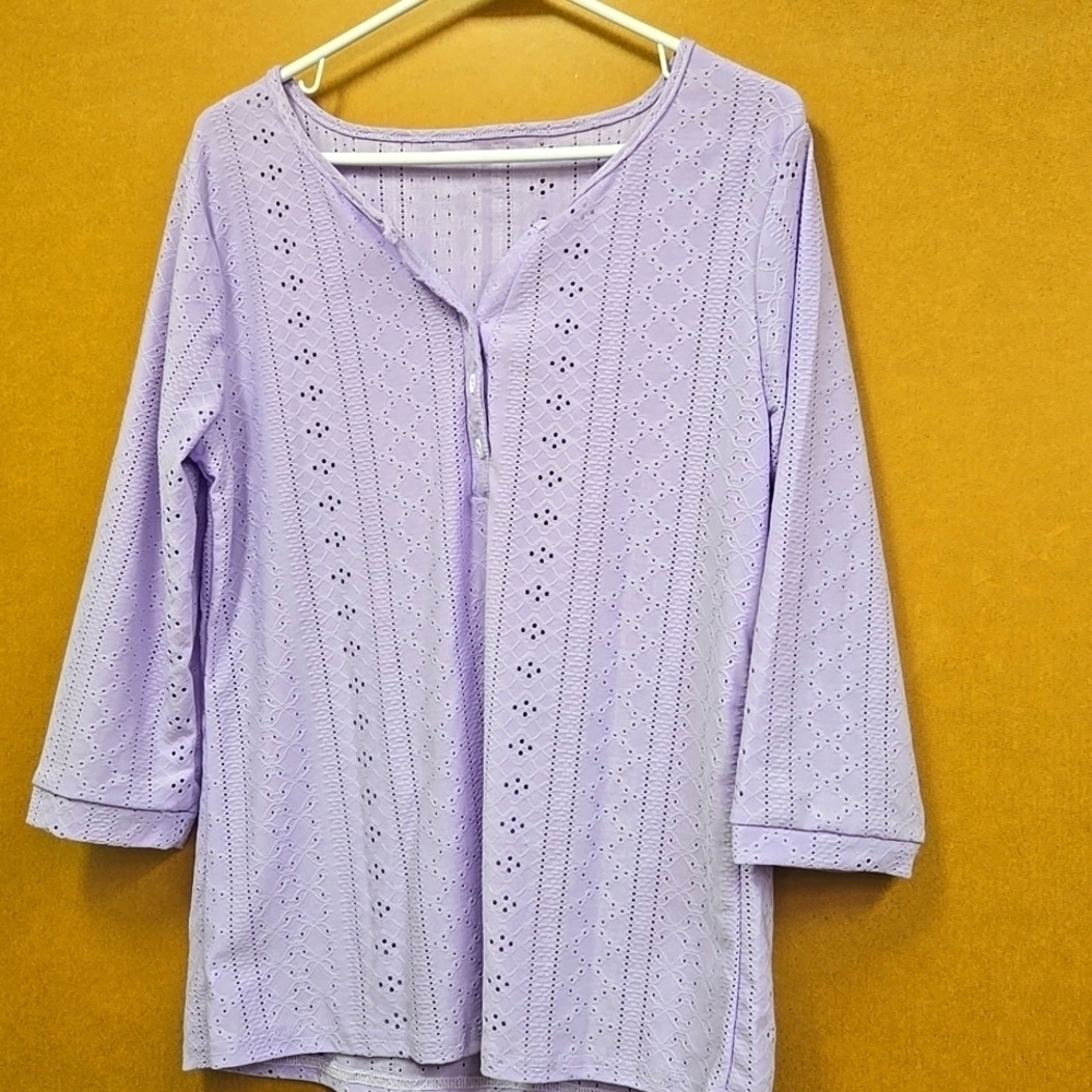 Unbranded Size M Light Purple 3/4 Sleeve Eyelet Design Top